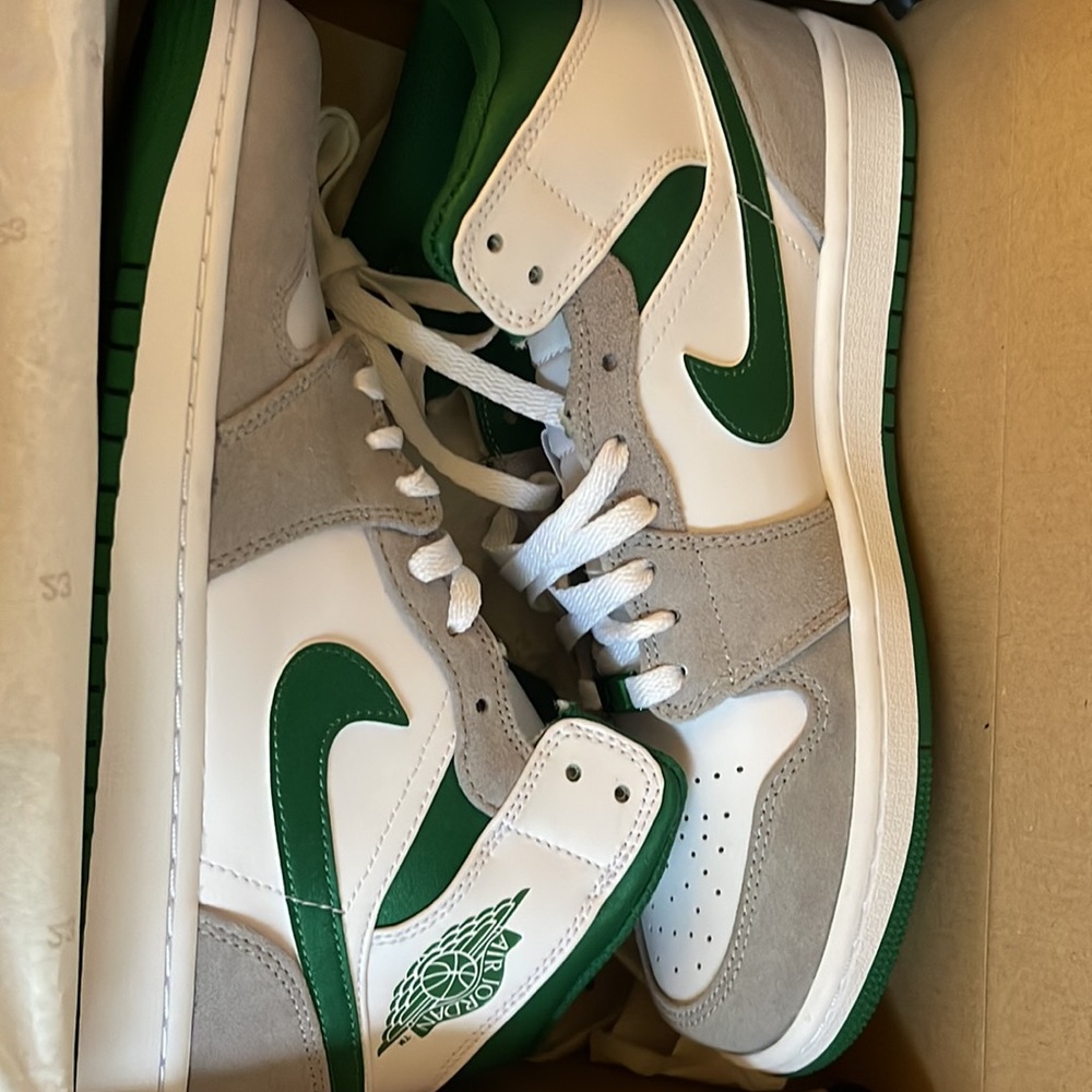 Air Jordan 1 mid se